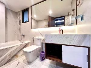 Deluxe Apartment - Midtown The Peak Phu My Hung