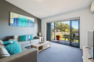 Summercloud - Huge Premium 2BR Apt on Huskisson Main Street By Nautilus Apartments Jervis Bay