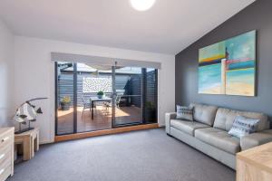 Summercloud - Huge Premium 2BR Apt on Huskisson Main Street By Nautilus Apartments Jervis Bay