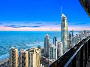 Exclusive Circle on Cavill Sub-Penthouse Luxury Apt - Hosted by Coastal Letting Co.