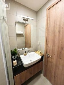 The Glory Midori Park for expat