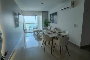 29th floor and Bay View-Pool