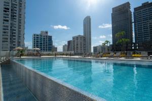 29th floor and Bay View-Pool