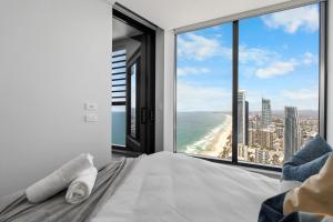 The Wave - NEW Beachfront Skyhome 3BR Ocean Coastal View with Parking Pool and GYM