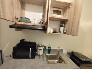 Cozy Stay in Quezon City Near, Bars, Cafe, Restaurants