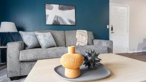 Landing Incredible 1BD Pool Gym