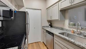 Landing Stylish 1BD Gym