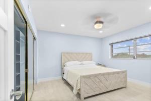 Las Olas & Beachside getaway with pool