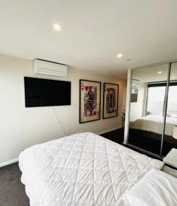 Private & Quiet Penthouse in Boutique Development