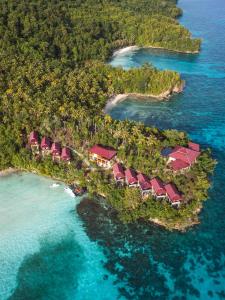 The Cliff Dive Resort - Togean Islands - Malenge