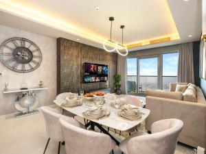 ElysianSky Burj Khalifa Views 3 Bedroom Apartment at Paramount Hotel Midtown with 64th Floor Rooftop Pool