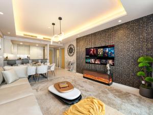 ElysianSky Burj Khalifa Views 3 Bedroom Apartment at Paramount Hotel Midtown with 64th Floor Rooftop Pool