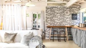 The Pelicans Nest at Pretty Beach by HolidayCo