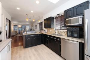 3BR Near Commercial Dr 10 min to Downtown