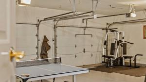 Tranquil Waterside by AvantStay Lakefront Dock Game Room Views