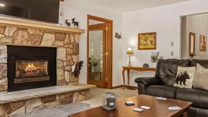 Tranquil Waterside by AvantStay Lakefront Dock Game Room Views