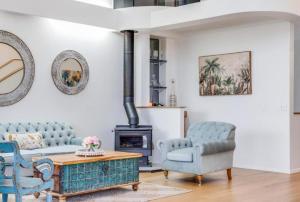 6 Bedroom Oasis in Burleigh Heads