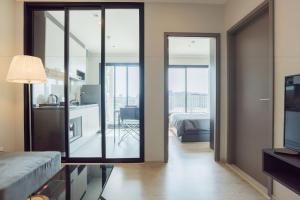 Great Location, Walk To The Beach and Best Pool