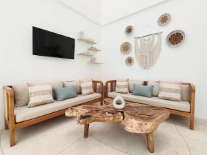 Villa Makuya - Rustic Mediterranean 2BR Villa in Uluwatu Center