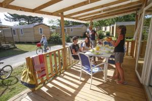 Campings Domaine Residentiel de Plein Air Odalys Kerarno : Comfort Mobile Home (4-5 Adults)