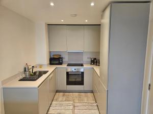 Stylish 1BDR Flat with 24hr Concierge East Croydon