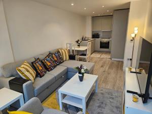 Stylish 1BDR Flat with 24hr Concierge East Croydon