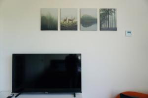 En-suite Double Bedroom with Pentland Hill View