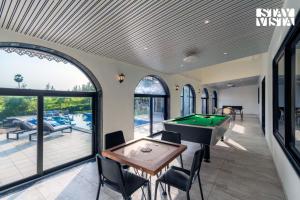 StayVista at Ridge & Root with Bonfire, Jacuzzi