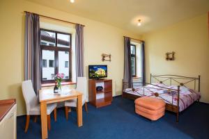 Yellow Ski Apartments