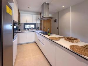 Beautiful brand new Beach Condo w Picuzzi