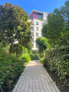 Logement proche centre daffaires calme et terrasse