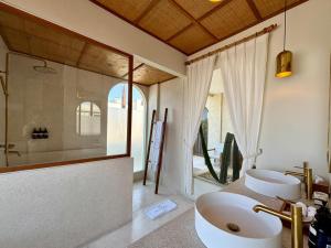 Luxury Berawa Private 3BR Villa With Butler