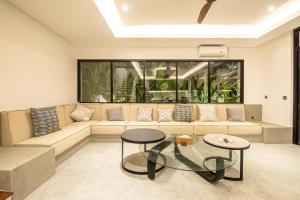 TSerene 5-Bedroom Villa 400 m from Batu Bolong