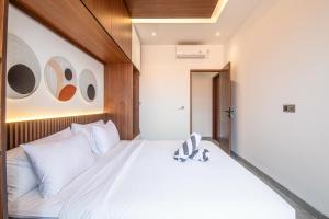 Tropical Elegance 5br Canggu Villa Near Beach