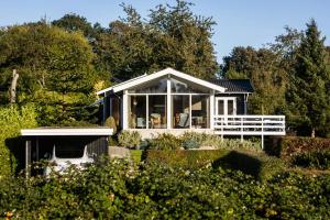 Sommerhus Med Udsigt Til Solnedgang Ved Hvidbjerg