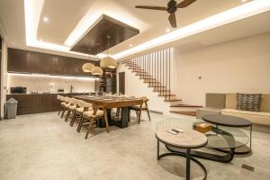 Tropical Elegance 5BR Canggu Villa Near Beach