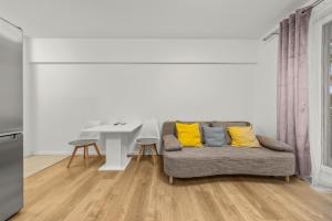 Air conditioned 1 room Apartment, with garden, new building