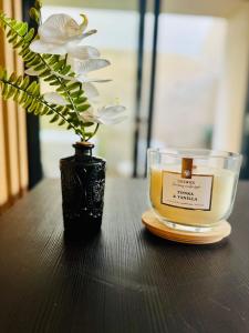 Wake up in white - Private Jacuzzi & cotton comfort