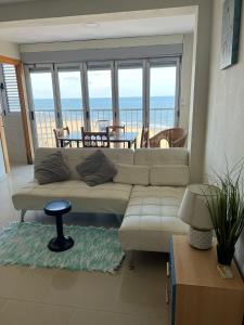Studio 1st line with sea views and pool in Gandia playa