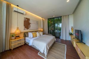 Villa Lumira - Breathtaking 4BR with Water Slide & Rice Field Views