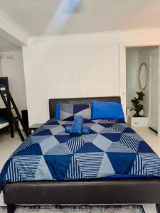 Large Coastal Home in the Heart of the Entrance! Sleeps 18