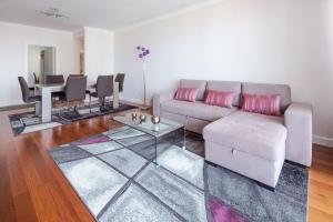 Elegant Apartment with Sea Views by Trip2Portugal