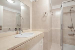 Elegant Apartment with Sea Views by Trip2Portugal