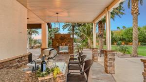 41 Palms Estate by AvantStay Indoor Pickleball Pool Hot Tub Outdoor Kitchen