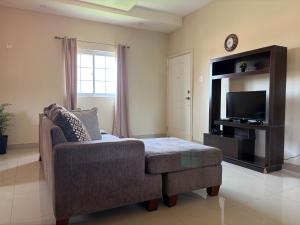 Cozy Retreat in Gated Portmore Country Club