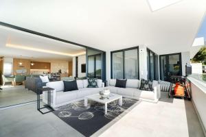 Terrace Royale Apt Camps Bay - Walk to beach, Pool