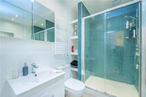 Charming Flat Near Holland Park