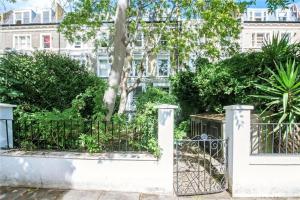 Charming Flat Near Holland Park
