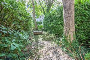 Charming Flat Near Holland Park