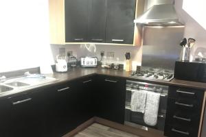 2-Bed Apartment Sleeps 4 with Garden
